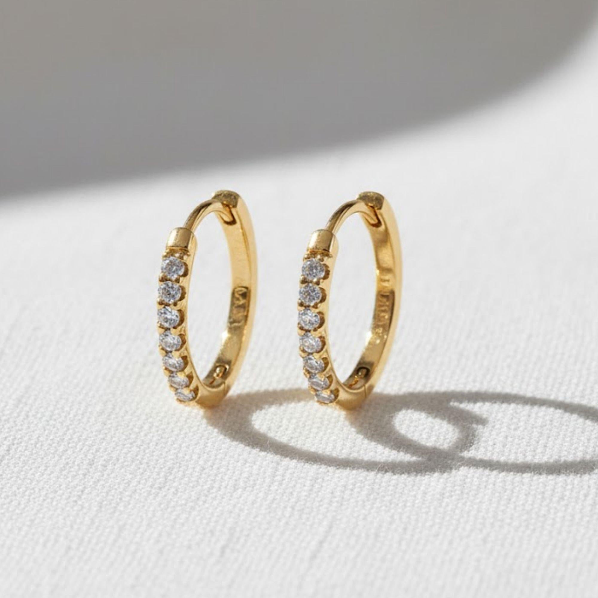 Round Diamond Hoop Earring in 14k