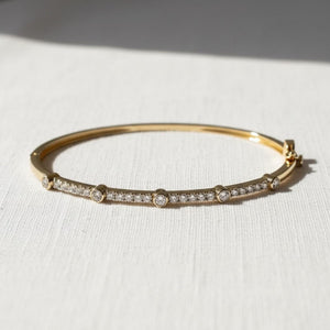 Round Cut Diamond Gold Bangle Bracelet