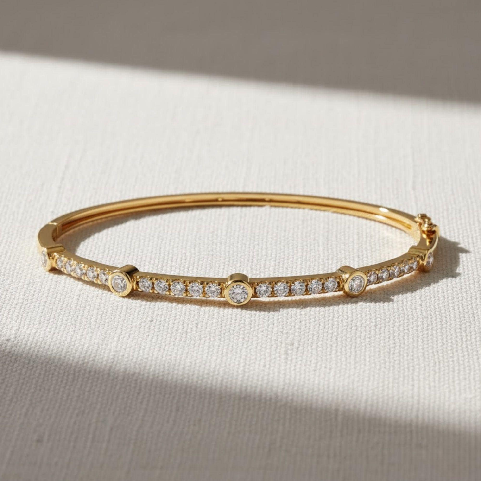 Round Cut Diamond Gold Bangle Bracelet