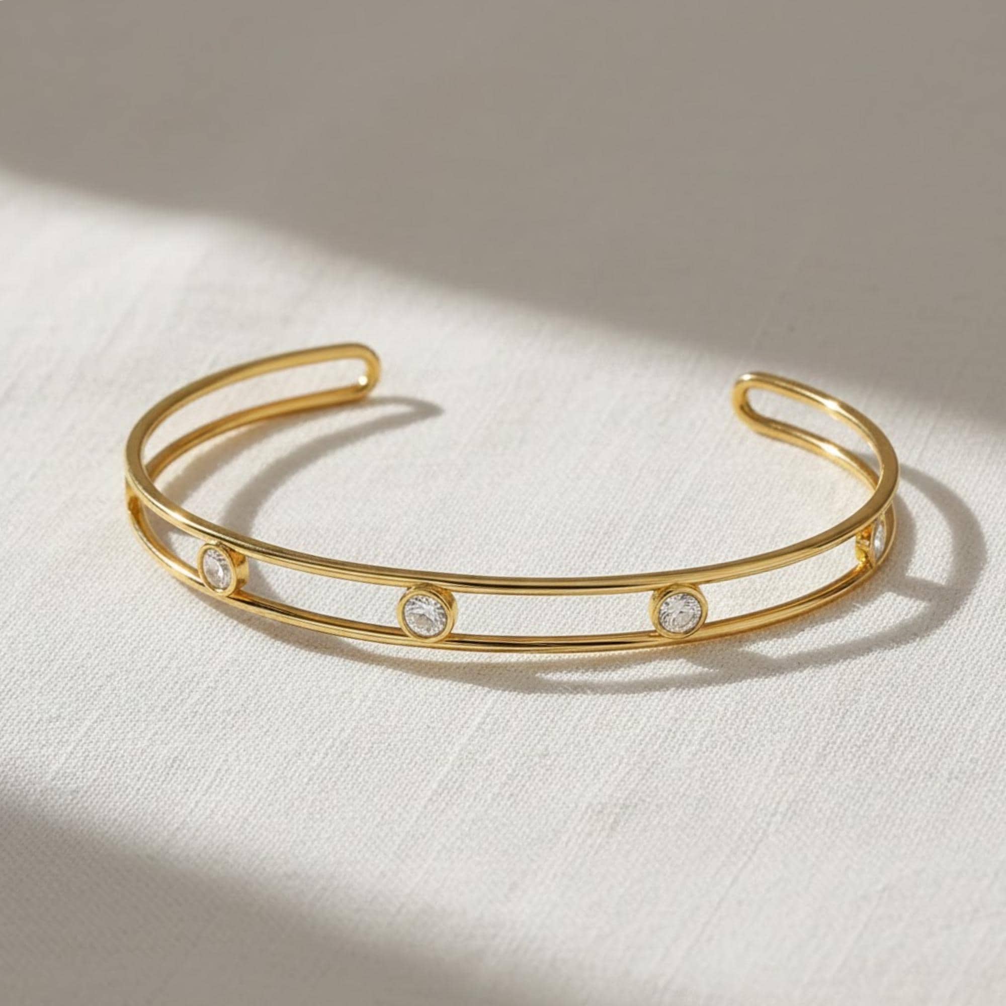 14K Gold Round Cut Diamond Bangle Bracelet